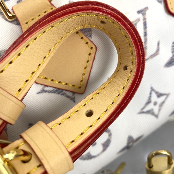 ルイヴィトンバッグ背面デザイン